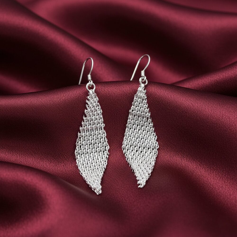 Silver Tone Mesh Chain Mail Drop Dangle Fashion 70s Disco Earrings NWOT - Picture 7 of 8
